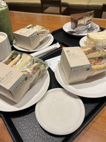 스타벅스 풍무사거리DT점 - 외식업