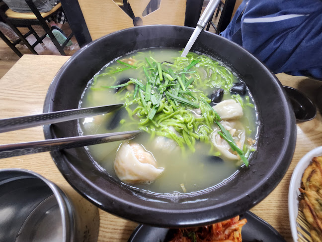 Opinii despre 늘푸른칼국수 în 양주시 - 외식업