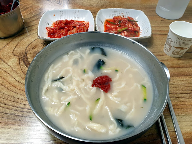 Opinii despre 이모네 손칼국수 în 수원시 - 외식업