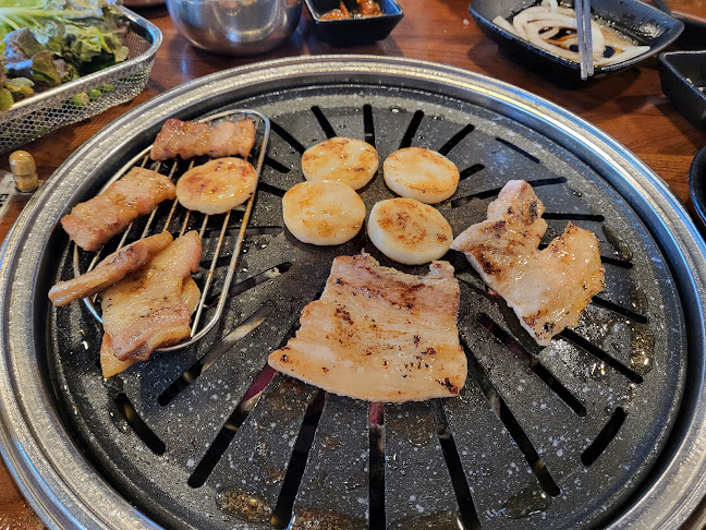 Opinii despre 짚고기 볏짚삼겹살 în 파주시 - 외식업