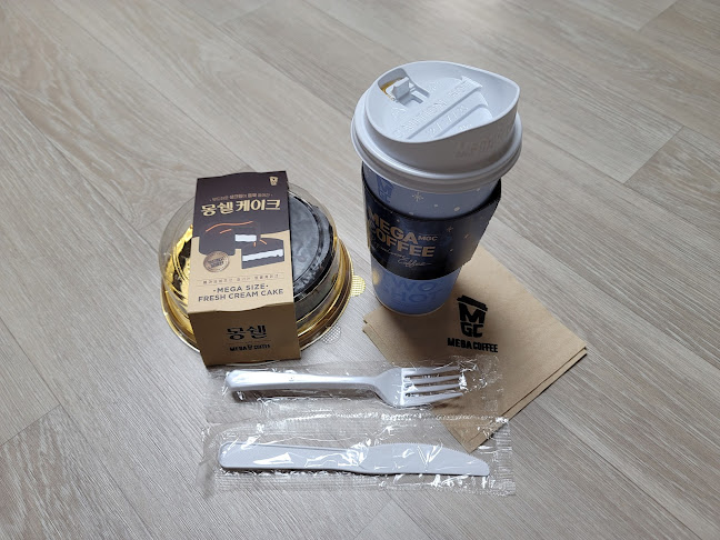 Opinii despre 메가엠지씨커피익산모현점 în 익산시 - 외식업