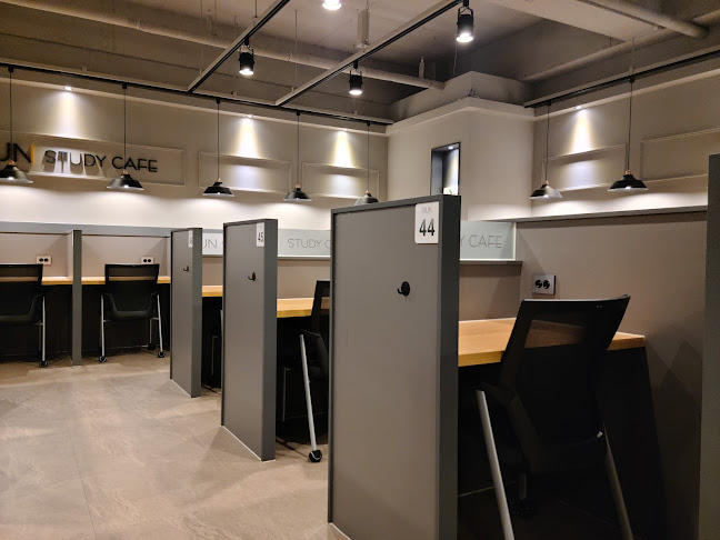 Opinii despre 런스터디카페 정왕점 în 시흥시 - 외식업