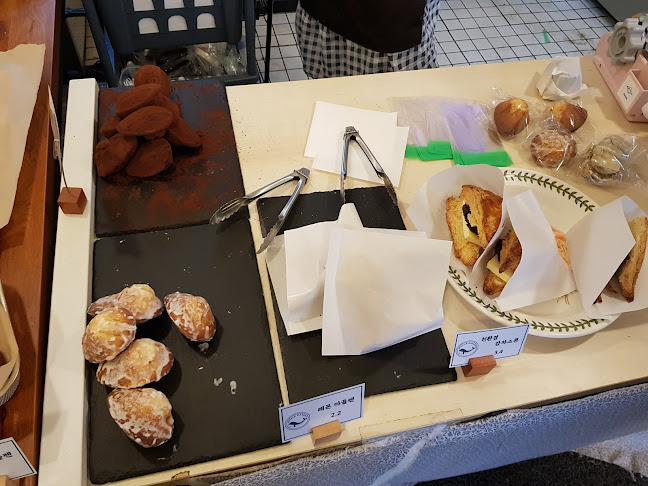 Opinii despre 고래제과 în 성남시 - 외식업