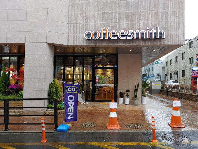 coffee smith 구리 돌다리점 - 외식업