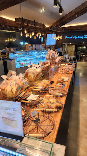 브레드 팩토리 망캄 율동점 - 외식업