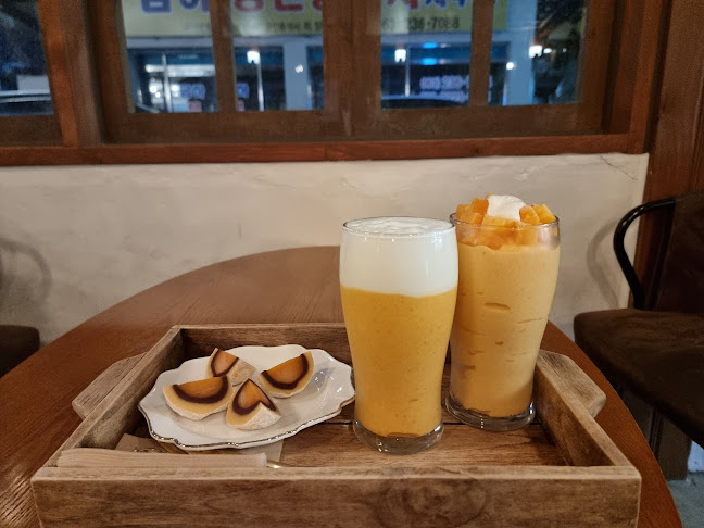 Comentarii opinii despre Cafe홍시궁 본점