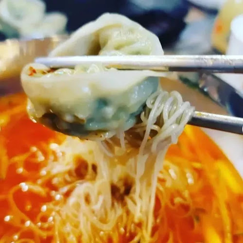 Comentarii opinii despre 김해삼일곰탕밀면