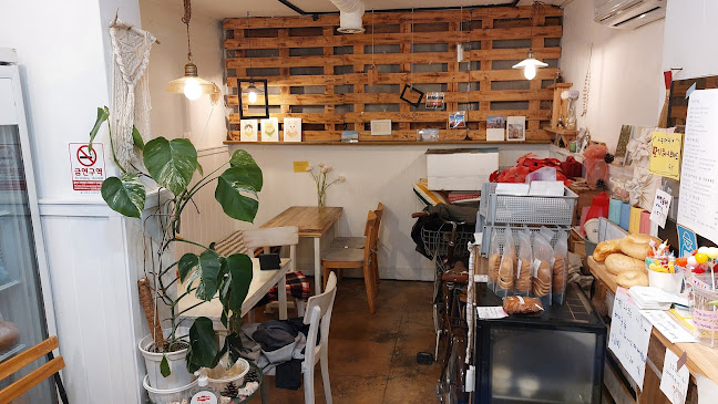 Opinii despre cafe now here în 서귀포시 - 외식업