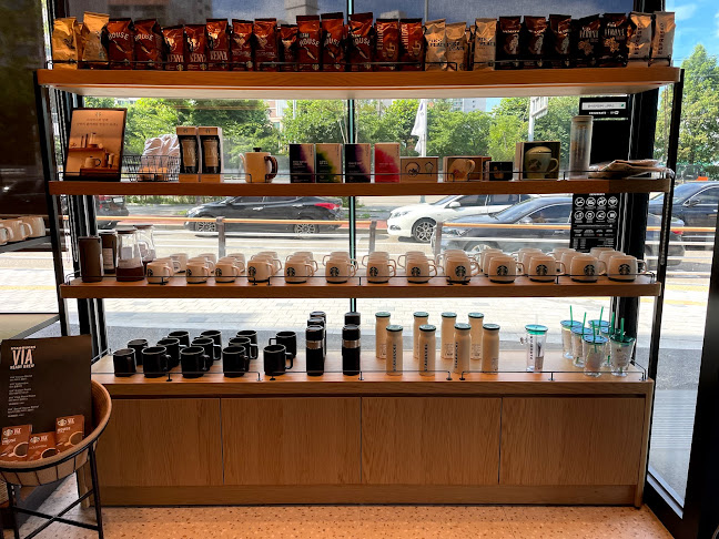 Opinii despre 스타벅스 구리장자호수점 în 구리시 - 외식업