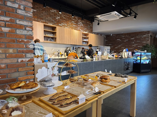 Opinii despre 대동면옥&디지털 임플란트치과 în 원주시 - 외식업