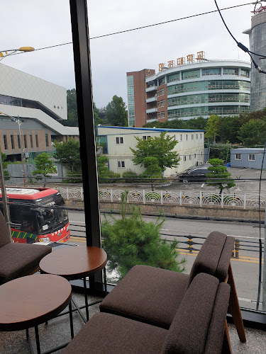 Opinii despre 스타벅스 안성석정DT점 în 안성시 - 외식업