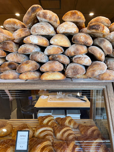 Opinii despre AAA 베이커리 카페 în 양주시 - 외식업