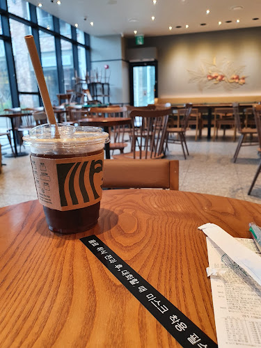 Opinii despre 스타벅스 미사역효성점 în 하남시 - 외식업